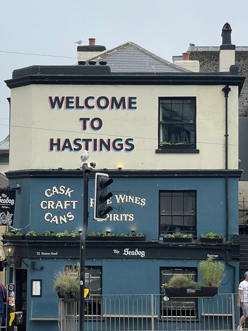 Welcome to Hastings sign on the wall